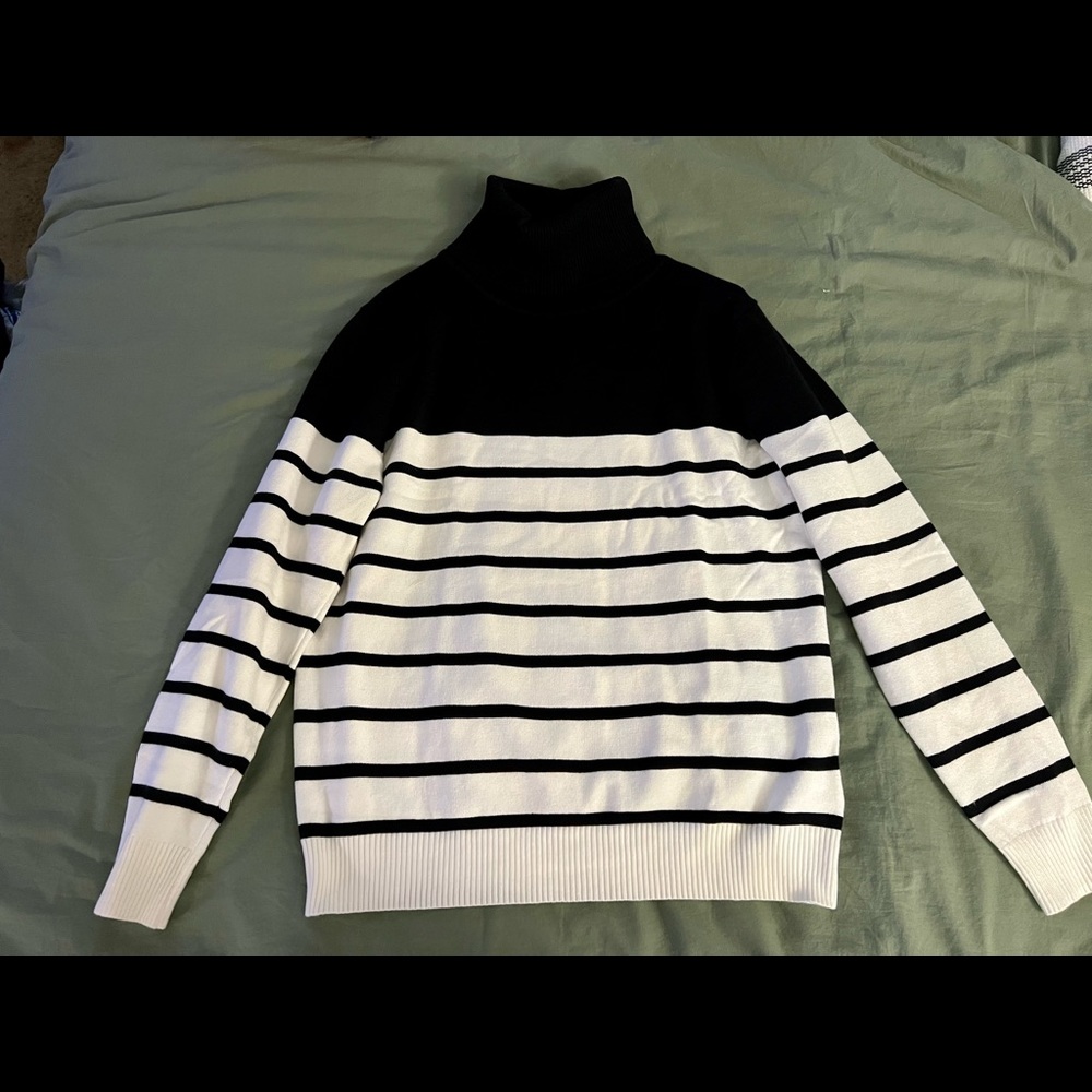 Amazon styles woman’s small black and white sweater
